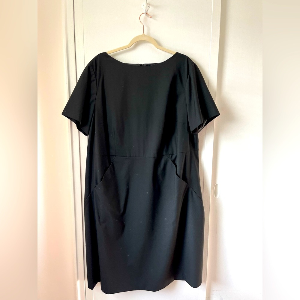 Short-sleeved shift dress, professional, mid-weight, size 18W